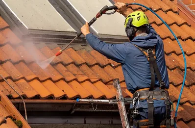 Démoussage et hydrofuge de toiture à Arre